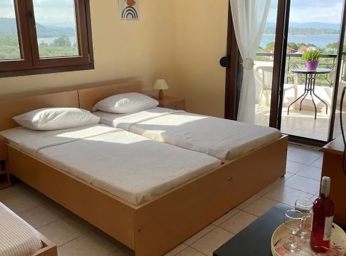 Balconaki In * Βουρβουρού